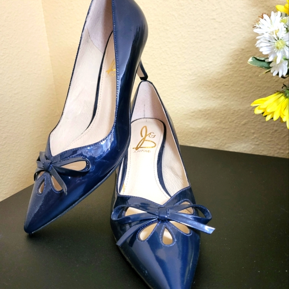 Joan & David Size 6 shoes in Blue